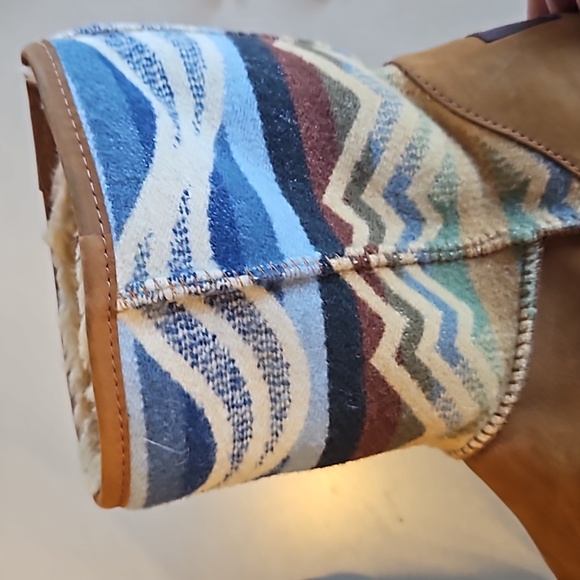 UGG and Pendleton boots - Picture 5 of 14